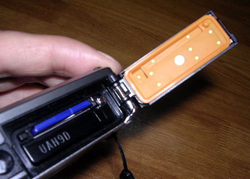 Panasonic �h���f�W�J��DMC-FT2 �h���p�b�L���̐F���I�����W�ύX